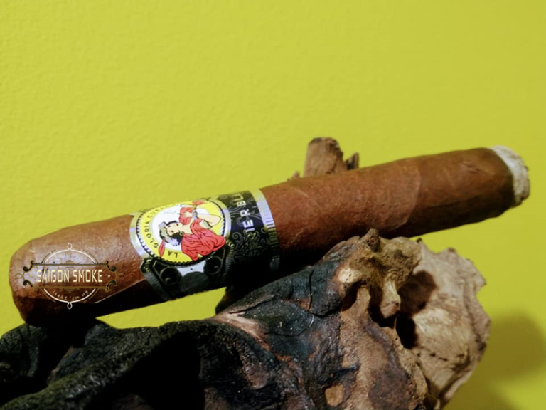 010 - La Gloria Cubana Series R Black