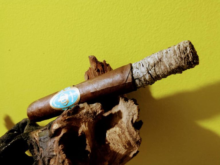 068 - Crowned Heads La Imperiosa