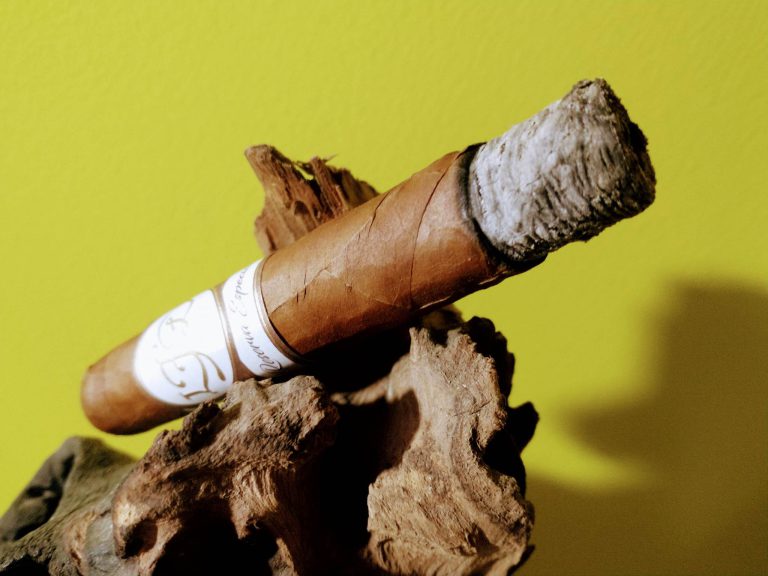 142 - La Flor Dominican Reserva Especial