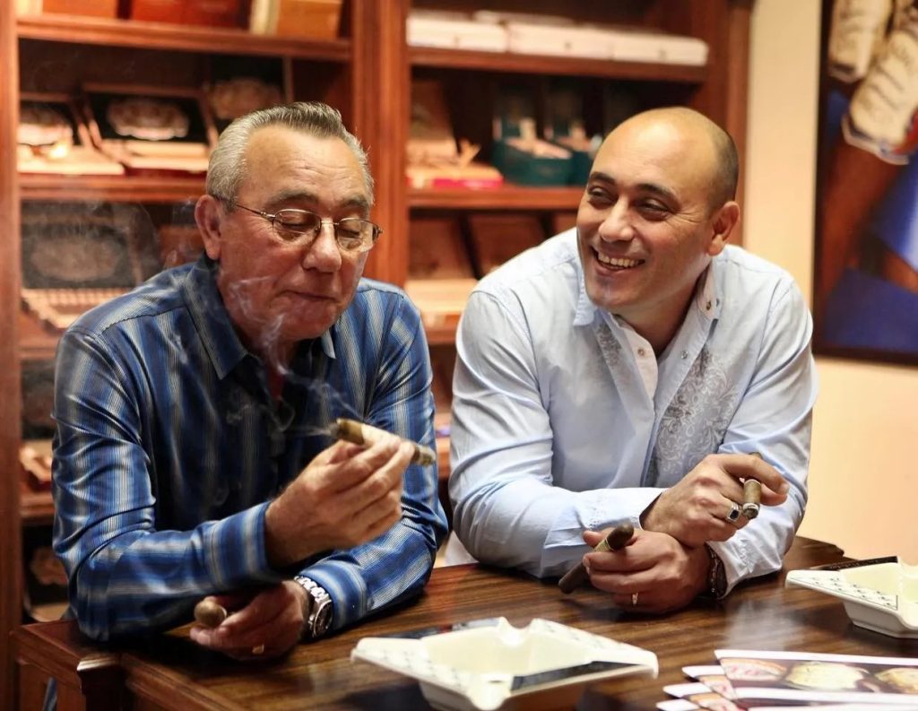 Huyền Thoại Trở Về Từ Cát Bụi - My Father Cigars