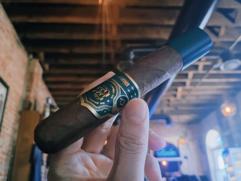 263 - Ozgener Family Cigars Maracana Arapiraca Robusto